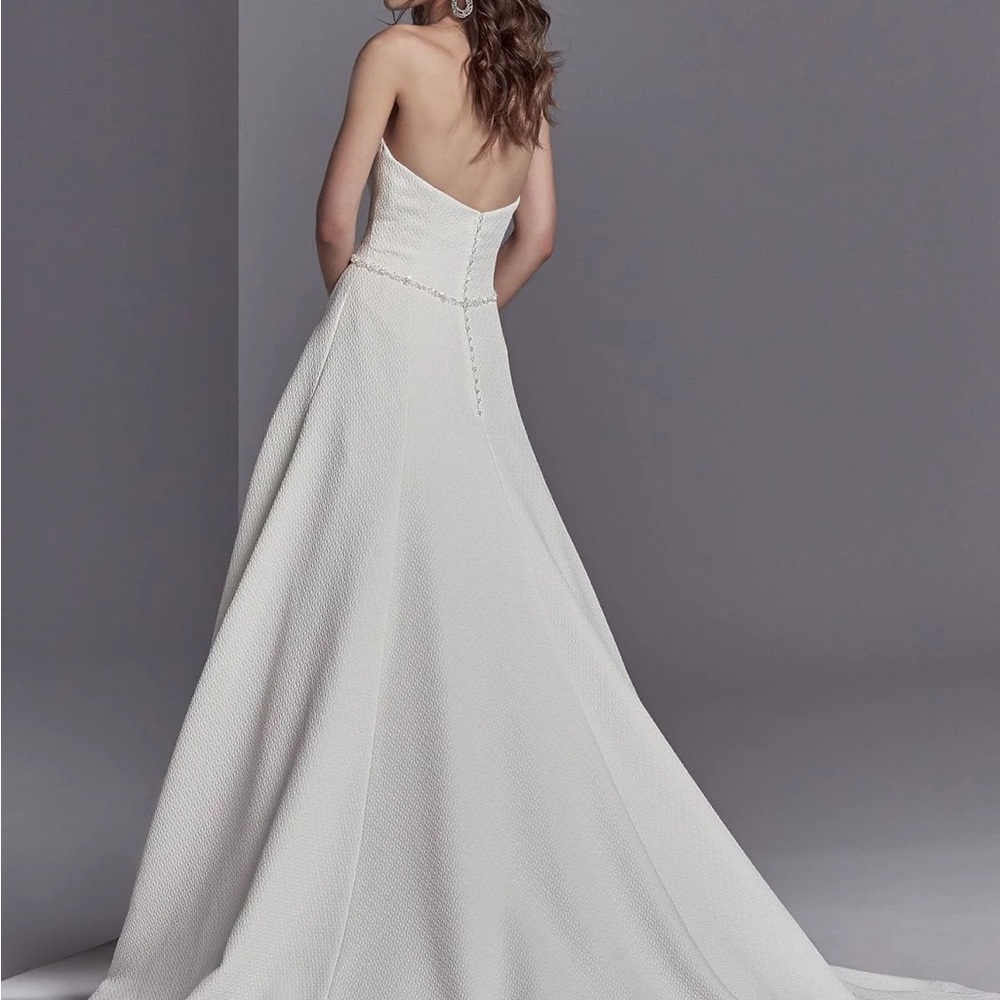 Elegant White Strapless Wedding Gown - Picture 3 of 9